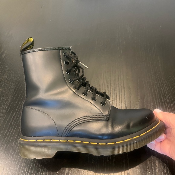 Dr. Doc Martens Wonen's size 8 Leahter Lace Up Boots - Picture 8 of 10